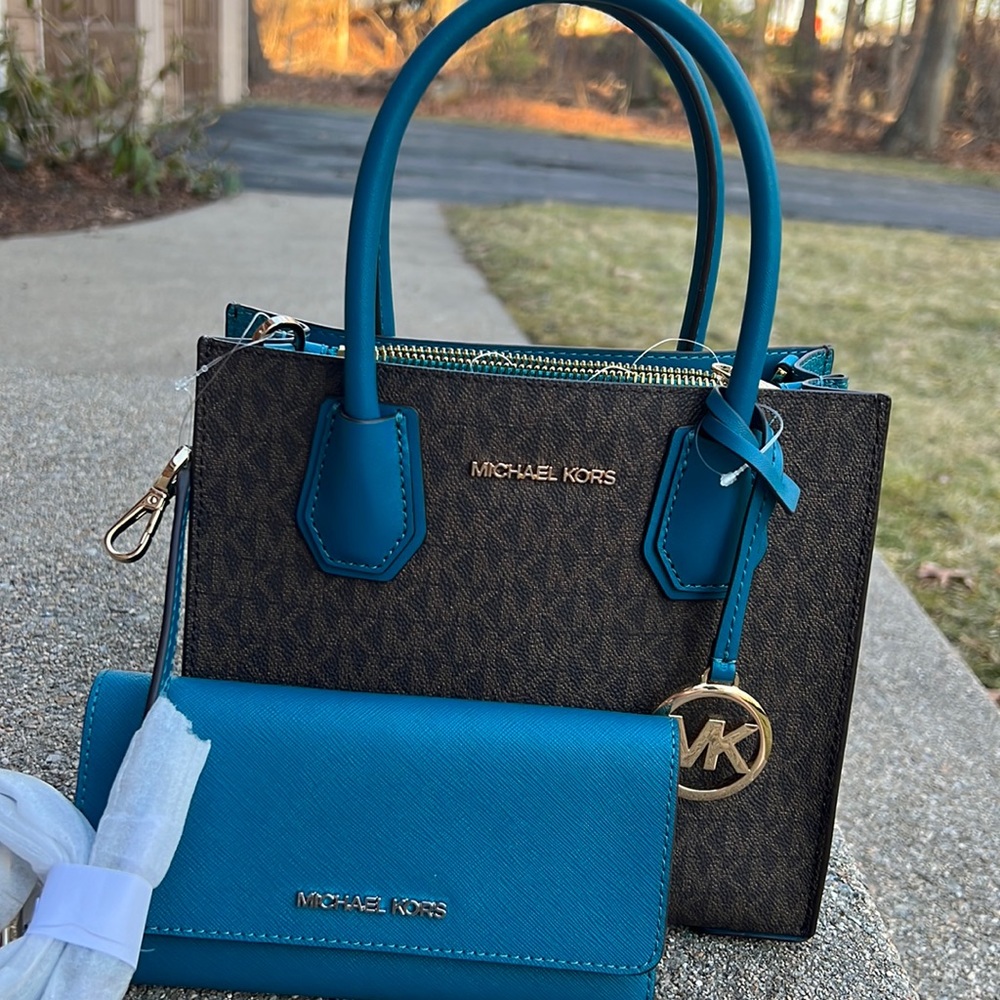 NWT Michael Kors Mercer MD Messenger Crossbody Lagoon and Matching Wallet